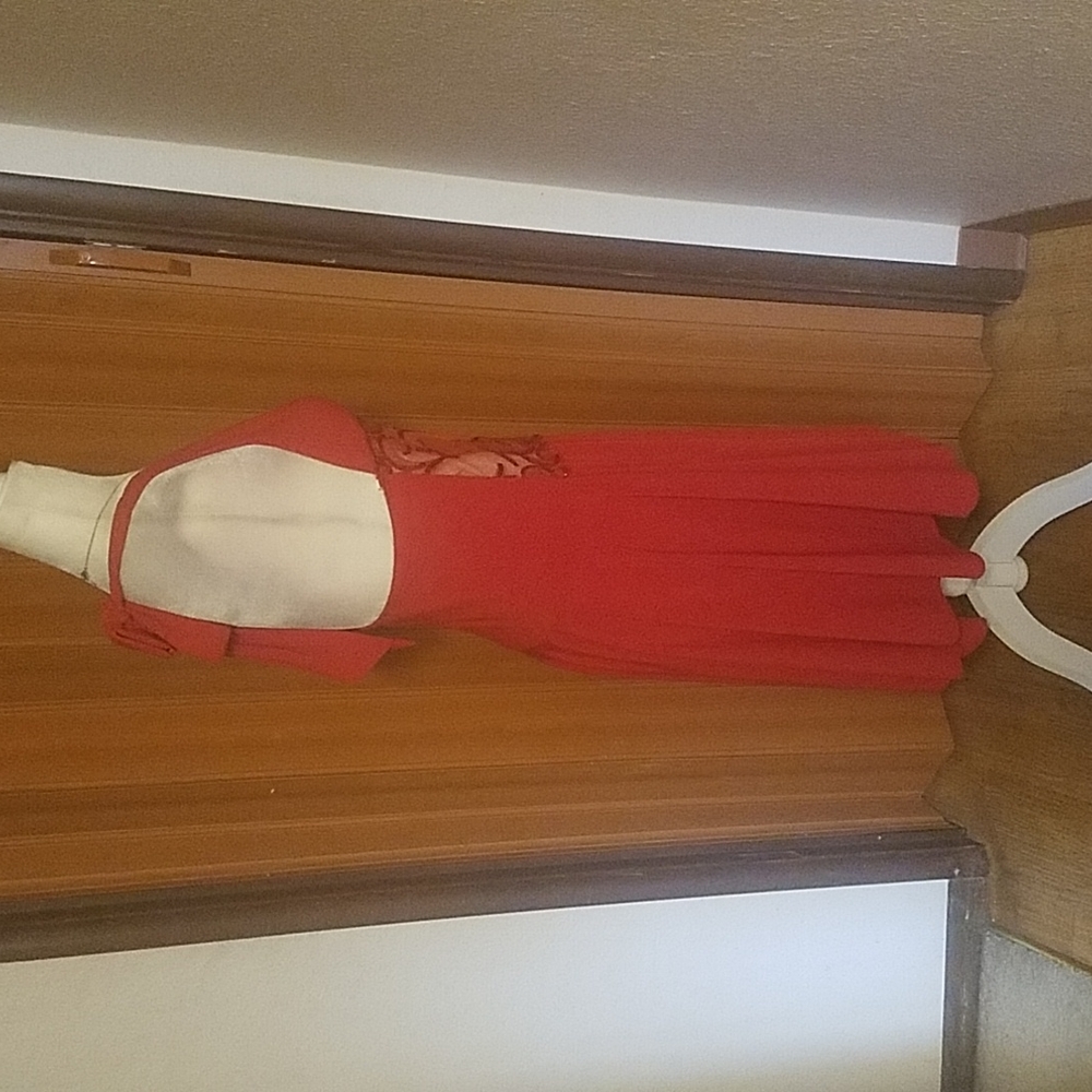BEATRICE BACKLESS RED DRESS - Picture 6 of 6